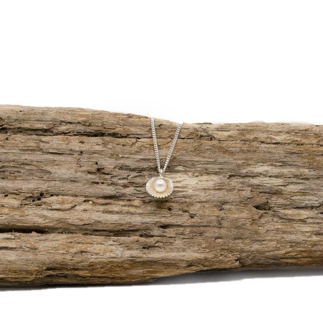Halsschmuck Muschel mit Perle